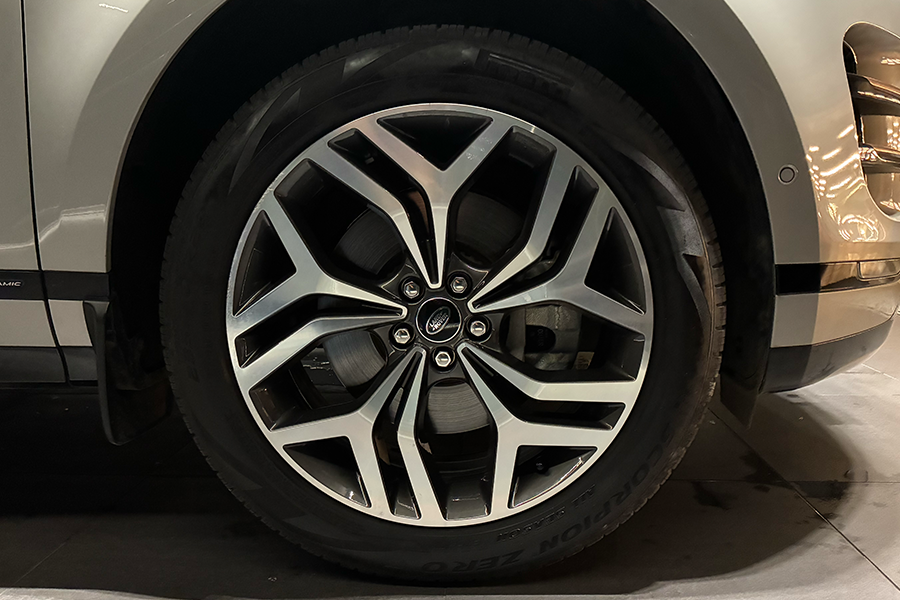 Range Rover Evoque P300 R-Dynamic HSE